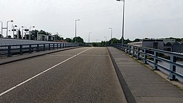 Brug 854 met links Metrostation Overamstel (juni 2018)