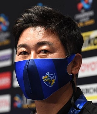 <span class="mw-page-title-main">Kim Do-hoon</span> South Korean footballer and manager