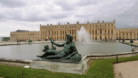 Garden façade of the Palace of Versailles, by Jules Hardouin-Mansart, 1678–1688[61]