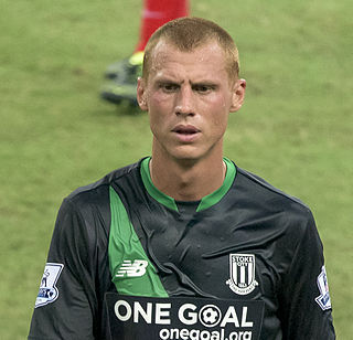 <span class="mw-page-title-main">Steve Sidwell</span> English footballer (born 1982)