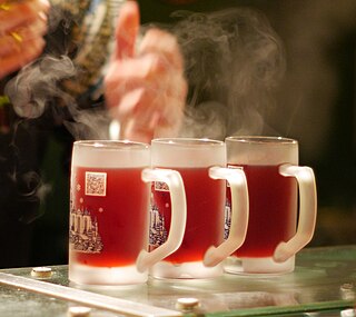 <span class="mw-page-title-main">Mulled wine</span> Heated red wine with spices