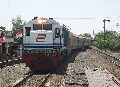 Kereta api Penataran tujuan Blitar memasuki Stasiun Gedangan