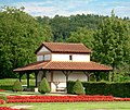 Rekonstruierter gallo-römischer Tempel im Römermuseum Schwarzenacker