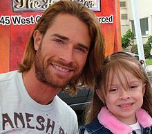 Description de l'image Sebastian Rulli girl.JPG.