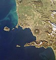 Vesuvius satelliittikuvassa Napolinlahden rannikolla.