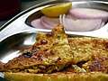 Gefülltes Paratha in einem indischen Restaurant in Mumbai