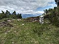 Monte Tombea, resti di una postazione in barbetta di un pezzo di artiglieria da 149A mm.