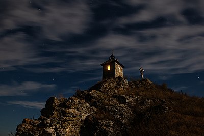 Lig in die kapel (Sjysjkowi-heuwels, Tsjerniftsi-oblast, Oekraïne).