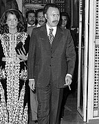 Une des variantes du caftan algérien portée par l'épouse du président Houari Boumédiène.