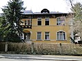 Villa mit Einfriedung