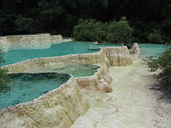 Vistosas terrazas de caliza.