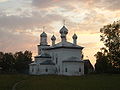 Église de la Nativité-de-la-Vierge (Kargopol). Les églises de Kargopol du XVIIe siècle sont ornées de chambranles en pierre uniques.