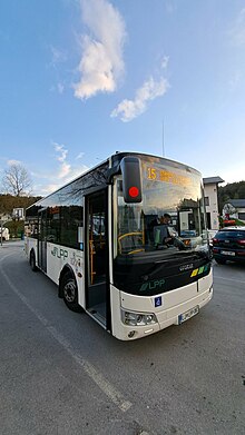 Avtobus na kočnem postajališču v Stanežičah.