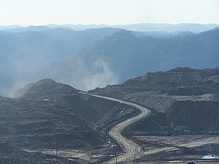 <span class="mw-page-title-main">Mountaintop removal mining</span> Type of surface mining