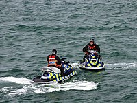 Agenti della Dorset Police su moto d'acqua