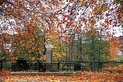 Buste de Jean Baptiste Clément dans la cité ardennaise de Nouzonville.