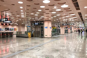 Concourse of Dahongmen station, Line 10