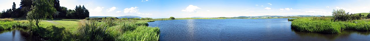 Panorama e një moçalishte natyrore (Sinclair Wetlands, Zelandë e Re)