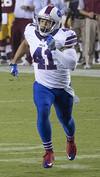 <span class="mw-page-title-main">Sterling Moore</span> American football player (born 1990)