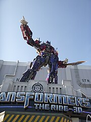 A statue of Optimus Prime at Universal Studios Florida Transformers The Ride at Universal Studios Florida.JPG