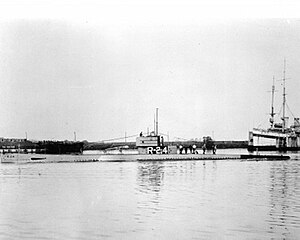 USS R-24 (SS-101).jpg