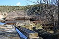 Vista de la Fuente del Lavadero en Tormón (Teruel), con el antiguo Lavadero público al fondo (2017).