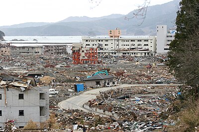 東北地方太平洋沖地震の津波被害を受けた宮城県南三陸町。中央は公立志津川病院。