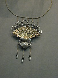 Necklace (3922815556).jpg