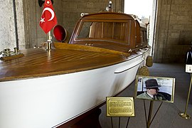 Atatürk'ün teknesinde asılı olan Cumhurbaşkanlığı forsu