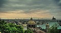 Santuário de Guadalupe, com a Antiga Basílica (ao centro) e a Nova Basílica (à direita).