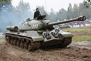 <span class="mw-page-title-main">Heavy tank</span> Heavily armed and armored tank