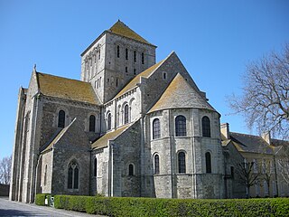 <span class="mw-page-title-main">Romanesque architecture</span> Architectural style of Medieval Europe