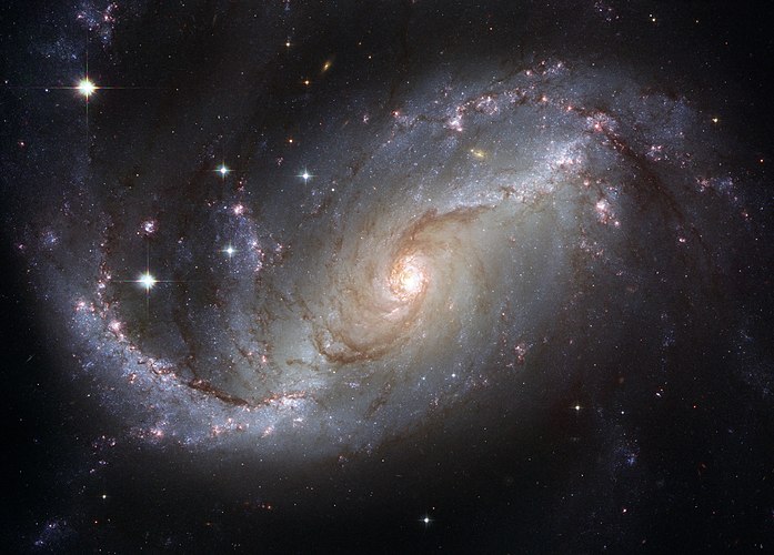 Близлежащая спиральная галактика NGC 1672, фотография Космического телескопа Хаббл