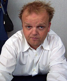 Toby Jones vuonna 2003.