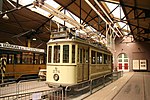 Haagse tram (motorwagen 274) in de remise.