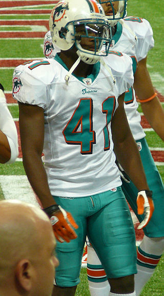 <span class="mw-page-title-main">Vince Agnew</span> American gridiron football player (born 1987)