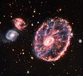 La galaxia Rueda de Carro (también conocida como ESO 350-40) es una galaxia lenticular y anular situada a unos 500 millones de años luz de distancia en la constelación de Sculptor. Se estima que tiene 150 mil años luz de diámetro, una masa de aproximadamente 2,9-4,8 × 109 masas solares y gira a 217 km/s. Por NASA.