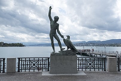 Ganymed-Statue von Hermann Hubacher, 1952, auf der Bürkliterrasse beim Bürkliplatz am Zürichsee in Zürich