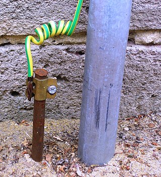 <span class="mw-page-title-main">Ground (electricity)</span> Reference point in an electrical circuit from which voltages are measured