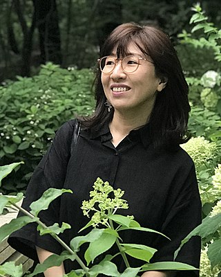 <span class="mw-page-title-main">Suzy Lee</span> Korean illustrator and author (born 1974)