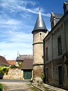 Tour du château côté place Saint-Lô.