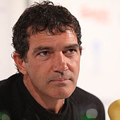 Antonio Banderas looking to the far.