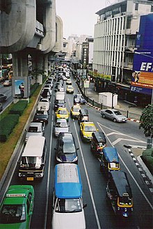 Photographie du trafic routier à Bangkok.