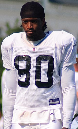 <span class="mw-page-title-main">Dwayne Jarrett</span> American gridiron football player (born 1986)