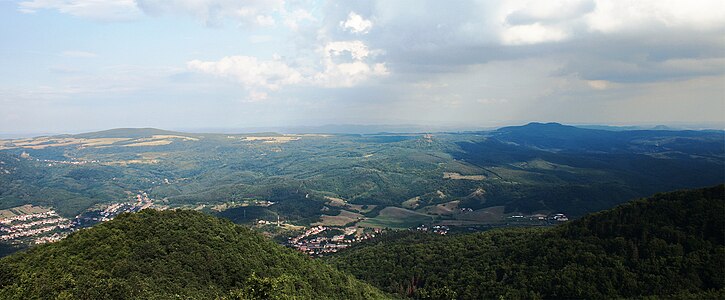 Larĝa montara panoramo de Salgótarján