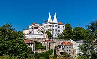 Narodna palača Sintra. Najbolje ohranjena srednjeveška kraljeva palača na Portugalskem, ki je bila naseljena bolj ali manj neprekinjeno od zgodnjega 15. stoletja do poznega 19. stoletja.