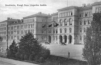 Kungl. Svea livgardes kaserner år 1926. Vid den här tiden var regementet förlagt vid Linnégatan i Stockholm.