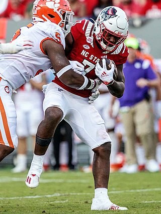 <span class="mw-page-title-main">Zonovan Knight</span> American football player (born 2001)