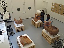 Louvre-Lens - Restauration du Sarcophage des Époux (Cp 5194) avant l'exposition Les Étrusques et la Méditerranée (A03, 9 octobre 2013)