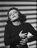 Thumbnail for File:Piaf Harcourt 1939.jpg